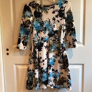 Sleeve dress with pockets !